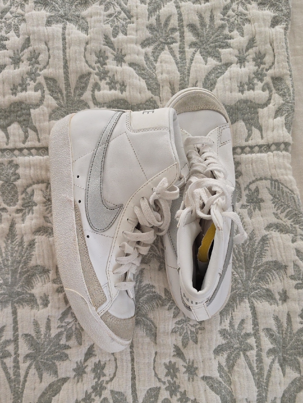 Nike Blazer Mid '77 Women's White and Light Gray High-Top Sneakers